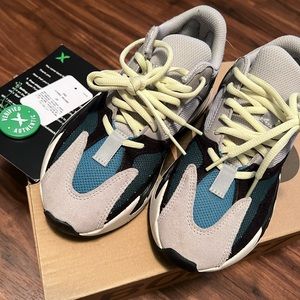 Yeezy 700 Waverunner 2018